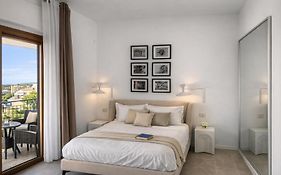 suite sorrento center